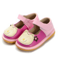 Cute Baby Girl Squeaky zapatos hechos a mano suave